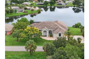 11600 Sw Courtly Manor Dr, LAKE SUZY