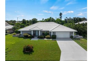 523 Warwick Dr, VENICE