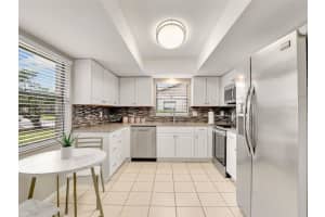 623 OAK HILL CIRCLE, SARASOTA, FL 34232 - MLS#MFRC7516464