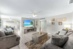 17040 LAKE DRIVE, NORTH FORT MYERS, FL 33917 - MLS#MFRC7516851