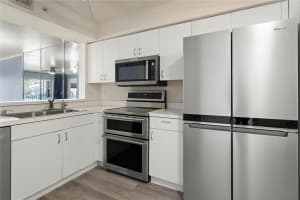 9610 VICTORIA LANE, NAPLES, FL 34109 - MLS#MFRC7518411