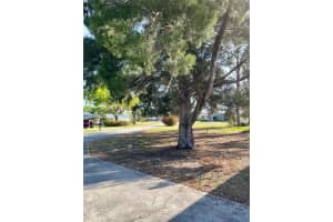 701 ROANOKE PLACE, SEBRING, FL 33870 - MLS#MFRC7519196