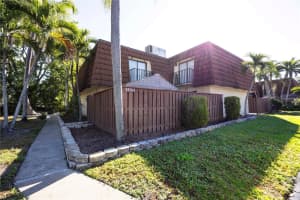 5214 CEDARBEND DRIVE, FORT MYERS, FL 33919 - MLS#MFRC7519544