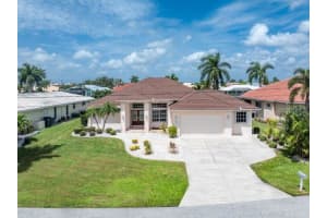 1030 Via Formia Punta Gorda, FL 33950 - Off Market