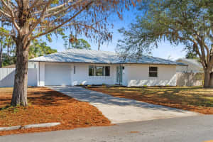 2506 LAKESHORE CIRCLE, PORT CHARLOTTE, FL 33952 - MLS#MFRC7520152