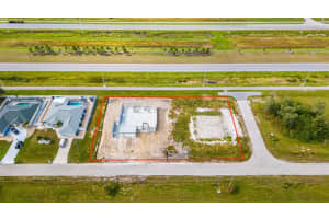 324 31ST PLACE, CAPE CORAL, FL 33993 - MLS#MFRC7520228