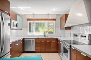 801 PINELLAS POINT DRIVE, ST PETERSBURG, FL 33705 - MLS#MFRC7520608