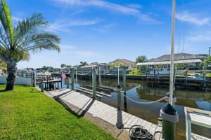250 37TH TERRACE, CAPE CORAL, FL 33914 - MLS#MFRC7521309