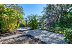 4900 OLD OAKLEAF DRIVE, SARASOTA, FL 34233 Sold 04/09/26