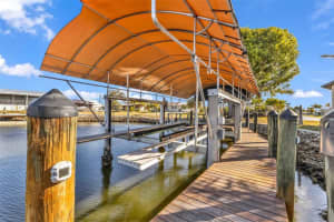 700 Longbeach Ct, PUNTA GORDA