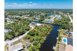 18622 VAN NUYS CIRCLE, PORT CHARLOTTE, FL 33948 - MLS#MFRC7523059