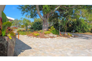 1212 PINELAND AVENUE, VENICE, FL 34285 - MLS#MFRC7523550