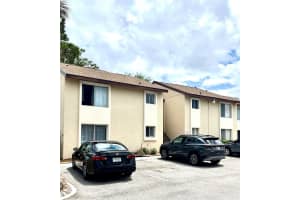 2724 HIDDEN LAKE BOULEVARD, SARASOTA, FL 34237 - MLS#MFRC7524602