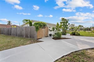 3870 STERLING ROAD, VENICE, FL 34293 - MLS#MFRC7524860