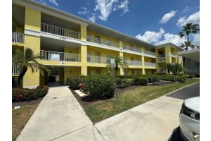 2060 Willow Hammock Cir #105, PUNTA GORDA