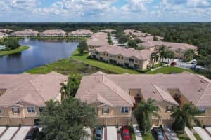 3758 Parkridge Cir, Sarasota, FL 34243, Sold 12/03/21