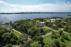 1089 Bayshore Dr, Englewood, FL 34223, Sold 07/07/22