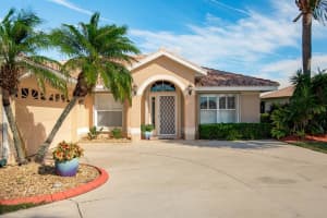 6828 Greenview Ln, Englewood, FL 34224, Sold 01/17/22