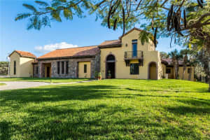 1035 Bayshore Dr, Englewood, FL 34223, Sold 06/16/22