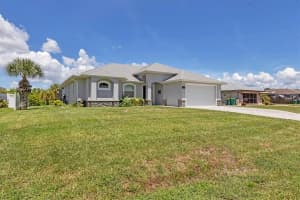 7403 SNOW DR, ENGLEWOOD, FL 34224 - MLS#MFRD6127720