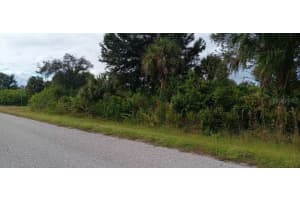 12146 SURREY AVENUE, PORT CHARLOTTE, FL 33981 Sold 10/17/24