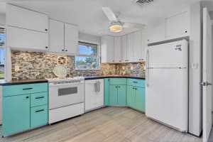 27 LAKEVIEW LANE, ENGLEWOOD, FL 34223 Sold 09/24/24