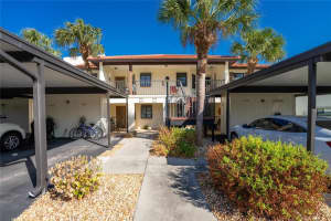 404 Pine Hollow Cir #404, ENGLEWOOD