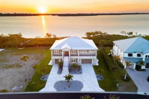 9861 Eagle Preserve Dr, ENGLEWOOD