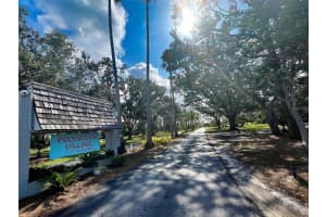 141 N Fiji Cir, ENGLEWOOD