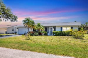 305 E Wentworth Cir, ENGLEWOOD
