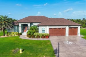 204 W Pine Valley Ln, ROTONDA WEST