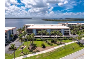 1701 Beach Rd #207, ENGLEWOOD