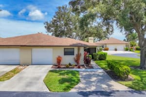 3305 Vivienda Blvd, BRADENTON