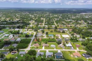 948 ANDREWS AVENUE, PORT CHARLOTTE, FL 33948 - MLS#MFRD6143132