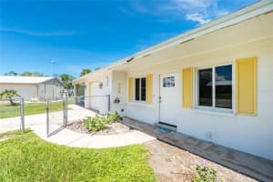510 Sandlor Dr, ENGLEWOOD