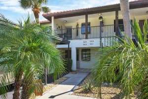 504 Pine Hollow Cir #504, ENGLEWOOD