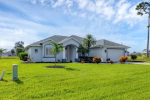 39 MEDALIST CIRCLE, ROTONDA WEST, FL 33947 - MLS#MFRD6143804