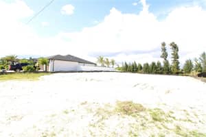 31 8TH TERRACE, CAPE CORAL, FL 33909 - MLS#MFRD6144182