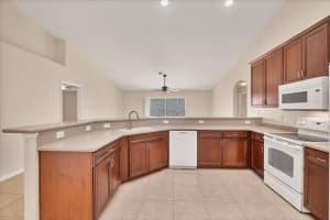 15117 LYNEBURG AVENUE, PORT CHARLOTTE, FL 33981 - MLS#MFRD6145177