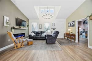 1211 HOLLYWOOD LANE, LAKELAND, FL 33809 - MLS#MFRD6147340