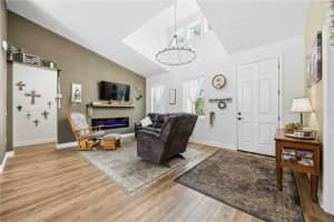 1211 HOLLYWOOD LANE, LAKELAND, FL 33809 - MLS#MFRD6147340