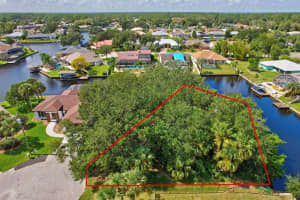 8 CHESAPEA COURT, PALM COAST, FL 32137 Sold 01/10/25