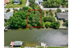 65 CORAL REEF COURT, PALM COAST, FL 32137 - MLS#MFRFC305645