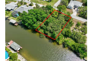 65 CORAL REEF COURT, PALM COAST, FL 32137 - MLS#MFRFC305645