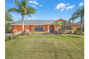 40 Clarendon Ct N, PALM COAST