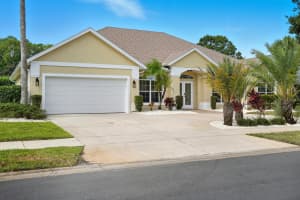 8 LAKESIDE PLACE, PALM COAST, FL 32137 Sold 10/20/25