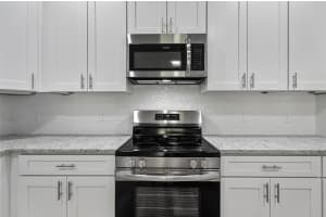 32 LOUISVILLE DR, PALM COAST, FL 32137 - MLS#MFRFC313325