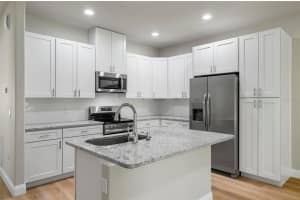 32 LOUISVILLE DR, PALM COAST, FL 32137 - MLS#MFRFC313325