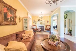 303 E Blue Water Edge Dr, Eustis, FL 32736, Sold 09/26/16