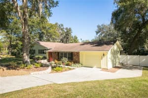 1850 Hilltop Dr, Mt Dora, FL 32757, Sold 04/25/17